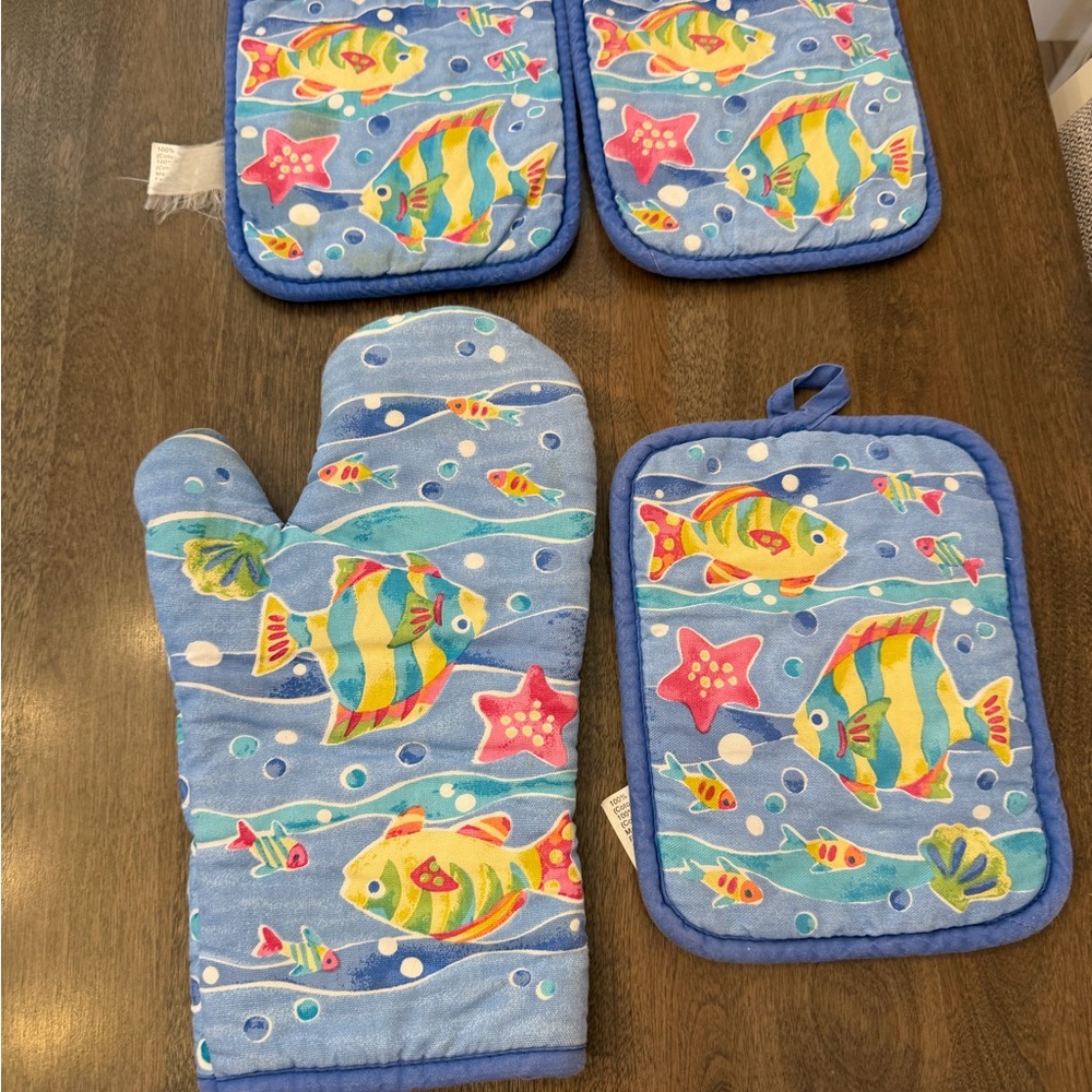 Colorful Fish Oven Mitt and Pot Holder Set